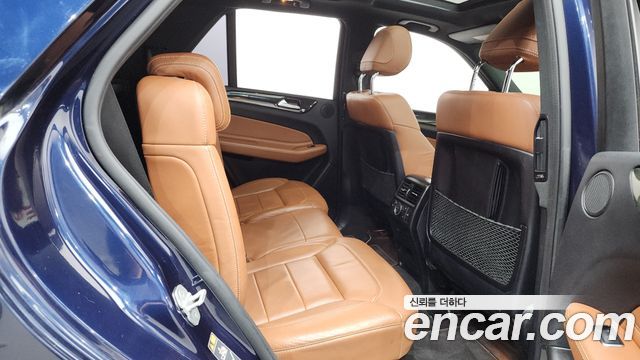 Mercedes-Benz GLE-Class 2017 — photo 11