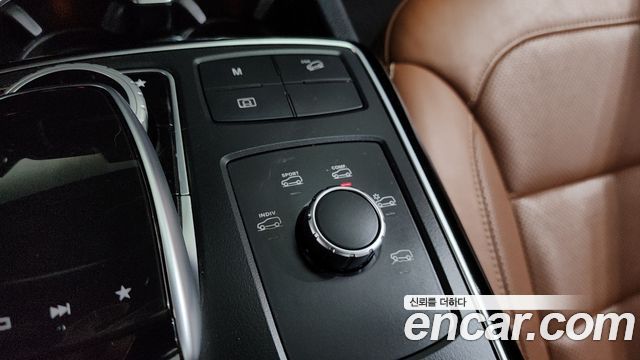 Mercedes-Benz GLE-Class 2017 — photo 12