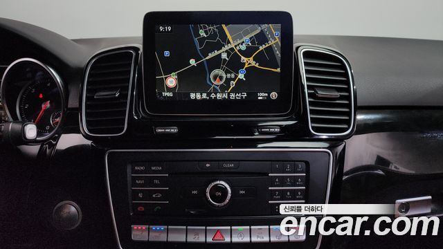 Mercedes-Benz GLE-Class 2017 — photo 13