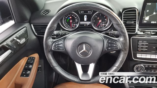 Mercedes-Benz GLE-Class 2017 — photo 14