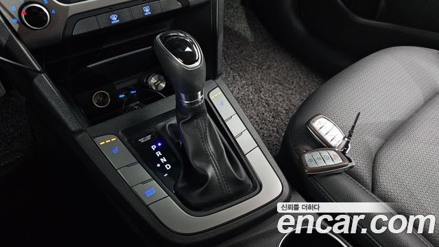 Hyundai AVANTE 2017 — photo 9