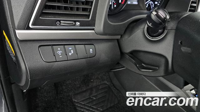 Hyundai AVANTE 2017 — photo 18