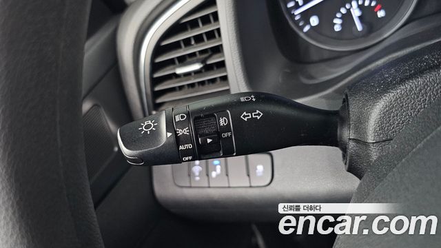 Hyundai AVANTE 2017 — photo 19
