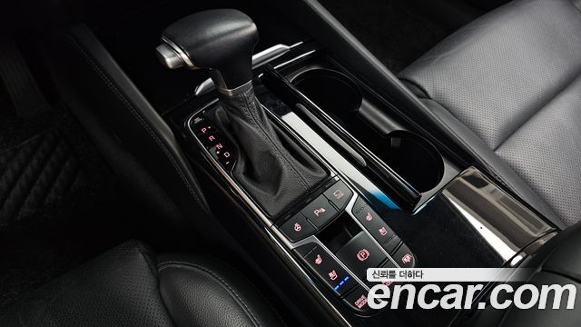 Kia K7 2018 — photo 12