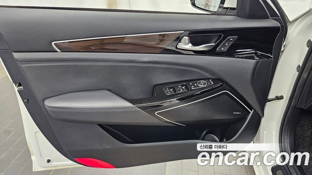 Kia K7 2018 — photo 14
