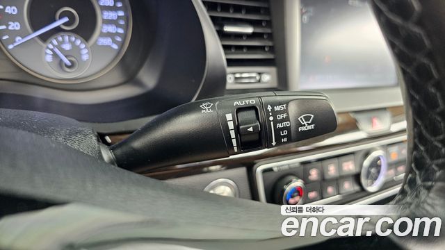 Kia K7 2018 — photo 28