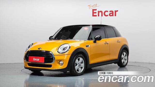 Mini Cooper 2018 — photo 1