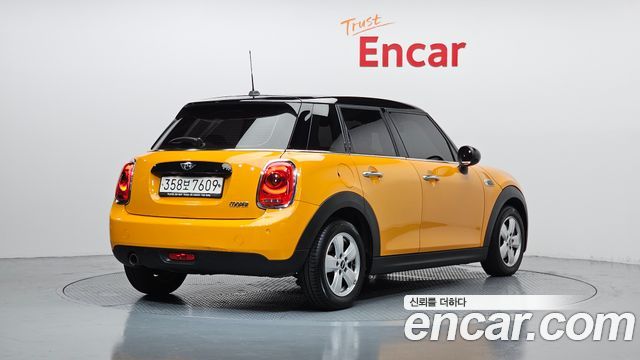Mini Cooper 2018 — photo 2