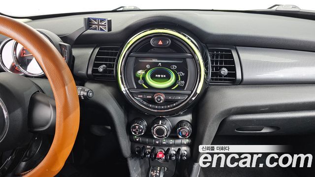 Mini Cooper 2018 — photo 13