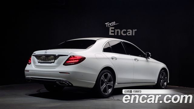 Mercedes-Benz E-Class 2019 — photo 2