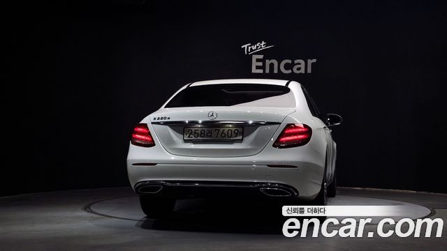 Mercedes-Benz E-Class 2019 — photo 4