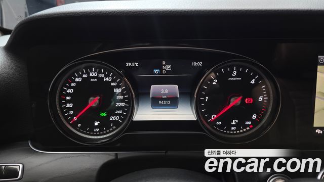 Mercedes-Benz E-Class 2019 — photo 11