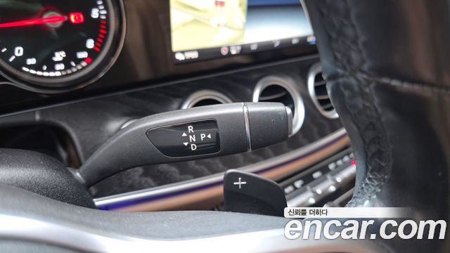 Mercedes-Benz E-Class 2019 — photo 12