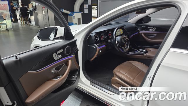 Mercedes-Benz E-Class 2019 — photo 13