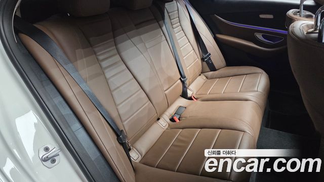 Mercedes-Benz E-Class 2019 — photo 17