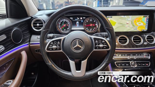 Mercedes-Benz E-Class 2019 — photo 18