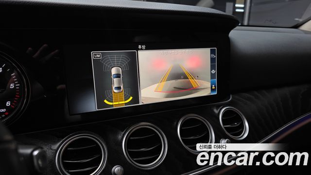 Mercedes-Benz E-Class 2019 — photo 20