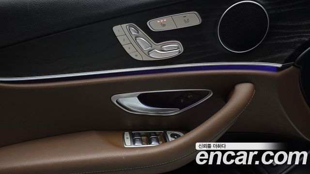Mercedes-Benz E-Class 2019 — photo 21