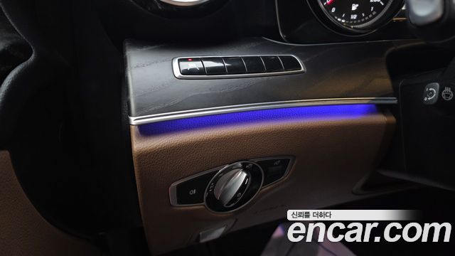 Mercedes-Benz E-Class 2019 — photo 23