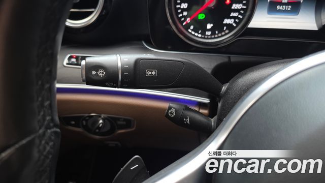 Mercedes-Benz E-Class 2019 — photo 24