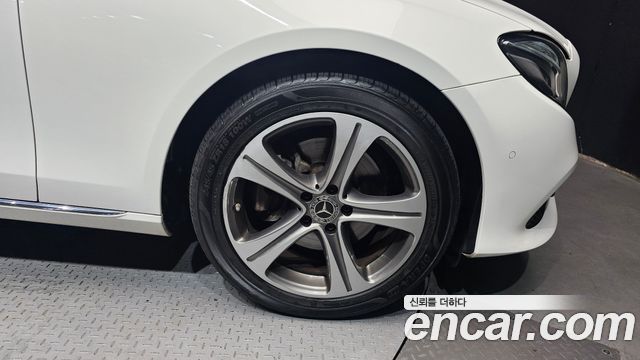 Mercedes-Benz E-Class 2019 — photo 7