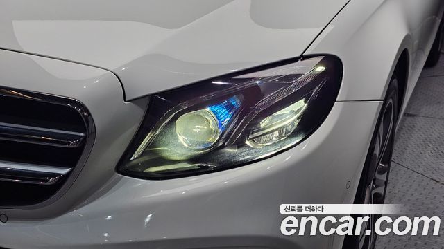 Mercedes-Benz E-Class 2019 — photo 8
