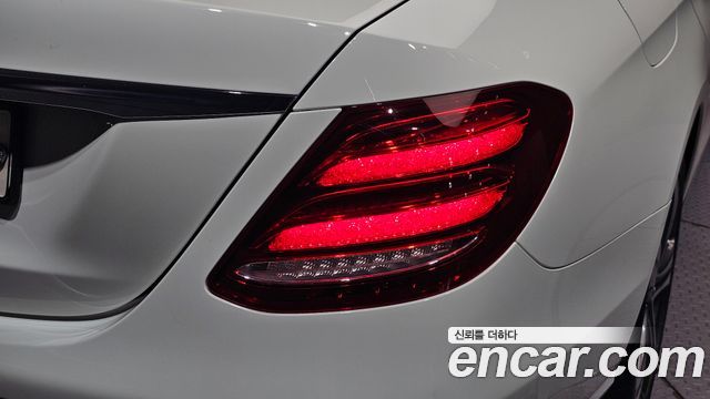 Mercedes-Benz E-Class 2019 — photo 9