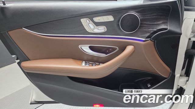 Mercedes-Benz E-Class 2019 — photo 14