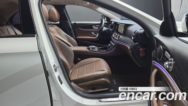 Mercedes-Benz E-Class 2019 — photo 16