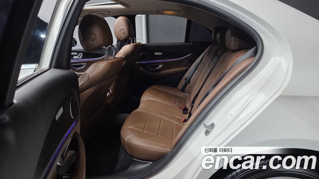 Mercedes-Benz E-Class 2019 — photo 30