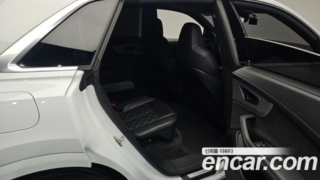 Audi Q8 2021 — photo 18