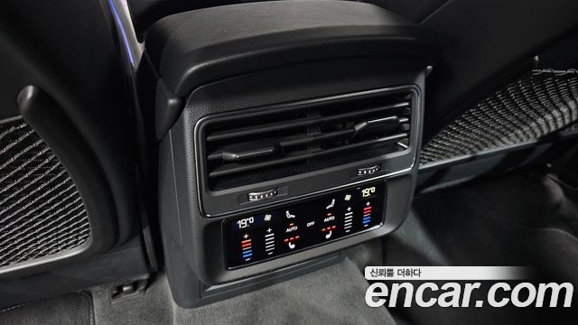 Audi Q8 2021 — photo 25