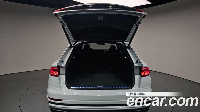 Audi Q8 2021 — photo 26