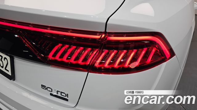 Audi Q8 2021 — photo 9