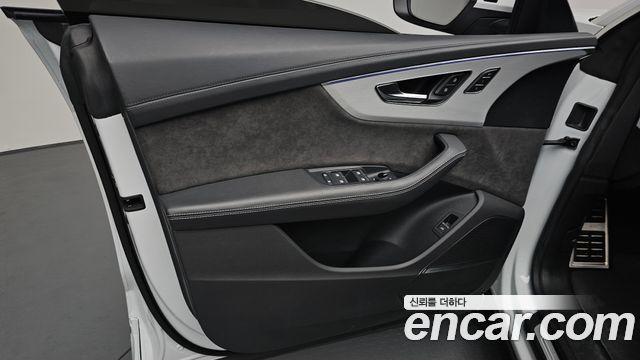 Audi Q8 2021 — photo 14
