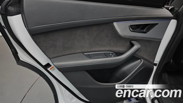 Audi Q8 2021 — photo 15
