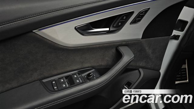 Audi Q8 2021 — photo 31