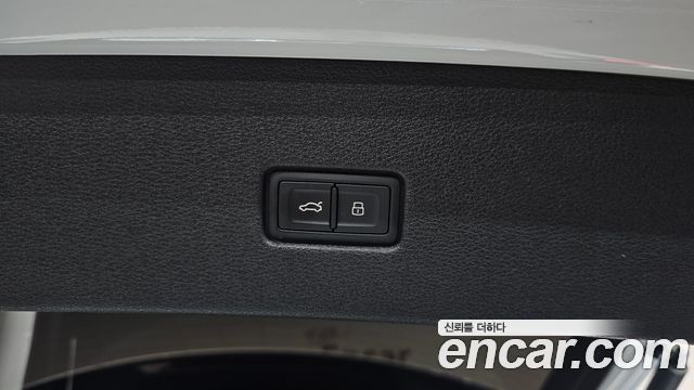 Audi Q8 2021 — photo 37