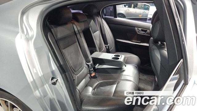 Jaguar XF 2014 — photo 11