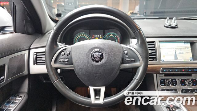 Jaguar XF 2014 — photo 13