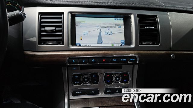 Jaguar XF 2014 — photo 16