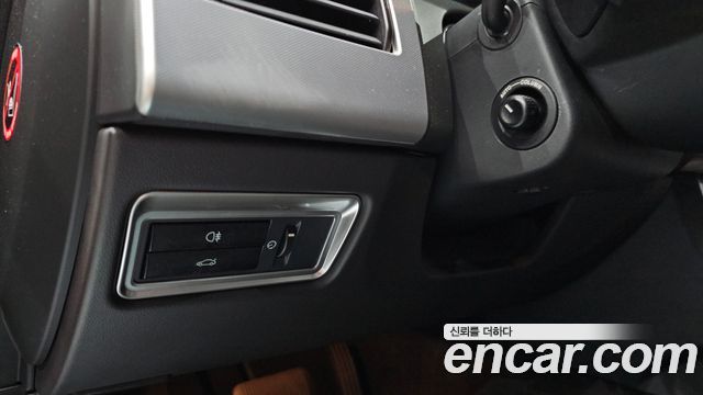 Jaguar XF 2014 — photo 18