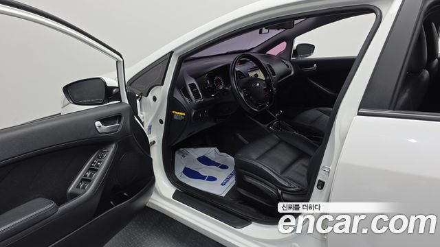 Kia K3 2017 — photo 10