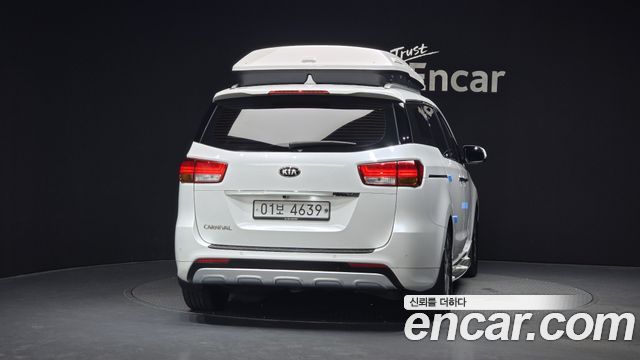 Kia Canival 2018 — photo 4
