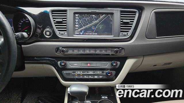 Kia Canival 2018 — photo 25