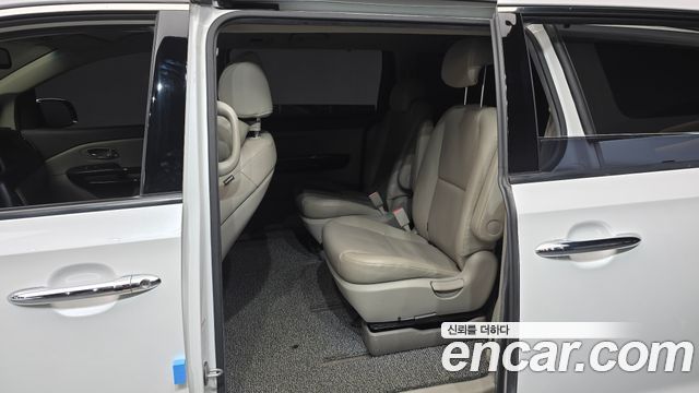 Kia Canival 2018 — photo 16