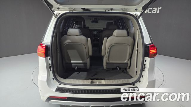Kia Canival 2018 — photo 28