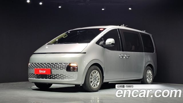 Hyundai Staria 2025 — photo 1