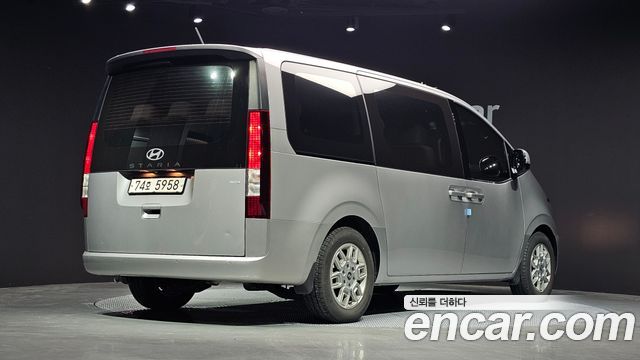 Hyundai Staria 2025 — photo 2