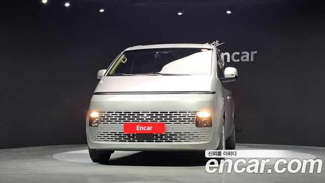 Hyundai Staria 2025 — photo 3